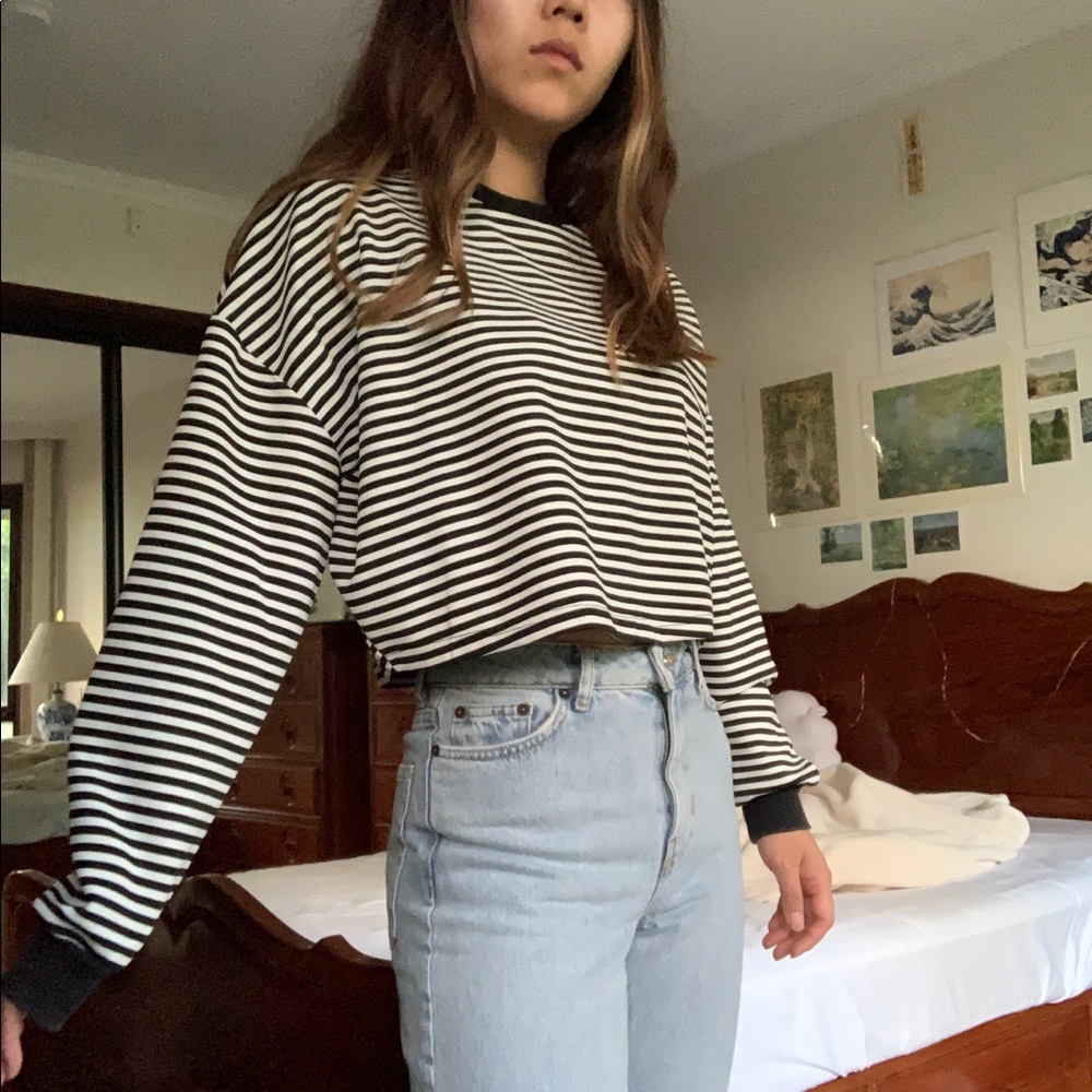 BRANDY MELVILLE CROPPED STRIPED SWEATER